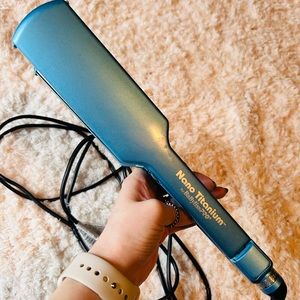 BaByliss PRO Nano Titanium 1.5 inch Ultra-Thin Straightening Iron